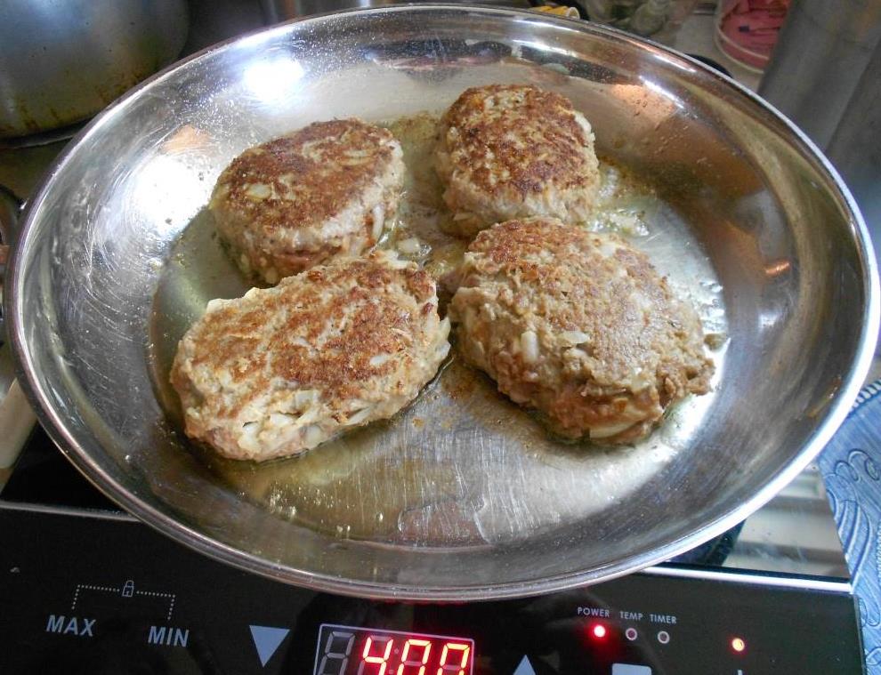 Try My Turkey Patties With Mushroom Gravy - Beauty Cooks Kisses
